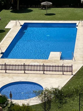 Encantador Piso con Terraza y Piscina